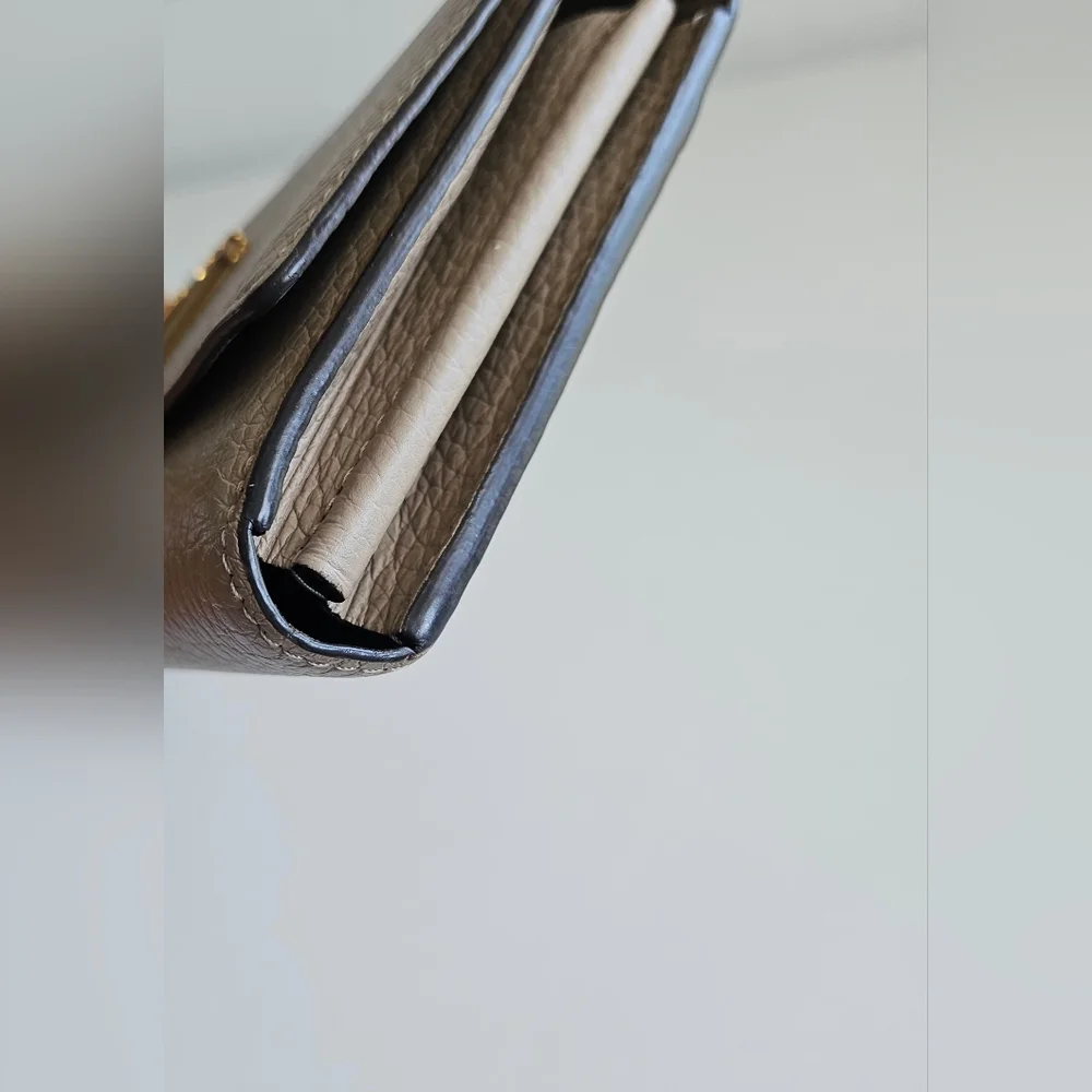 Louis Vuitton authentic pre